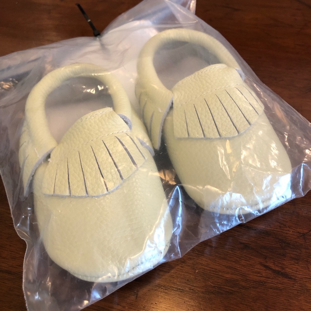 NEW LEATHER moccasins cream color boutique size 6-12 month